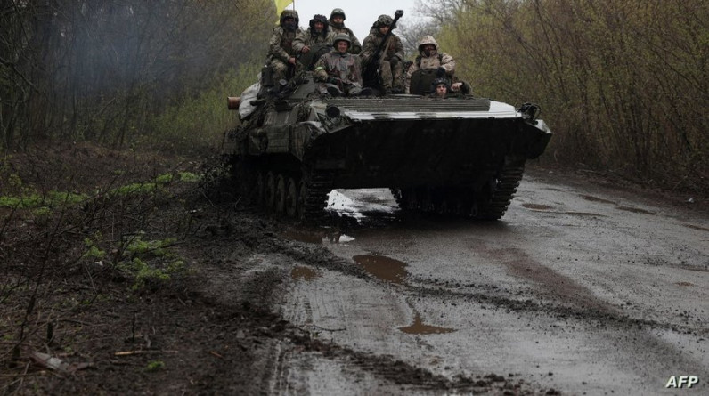 غازيتا: لماذا لم تستطع القوات الأوكرانية تجاوز حقول الألغام الروسية؟